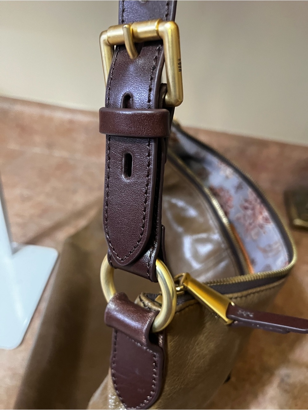 Hobo International Classic Brown Leather Shoulder Bag with Matching Wallet - Picture 10 of 12